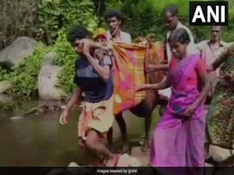 No Ambulance, Family Carries Kerala Pregnant Woman For 7 km In Bedsheet No Ambulance, Family Carries Kerala Pregnant Woman For 7 km In Bedsheet