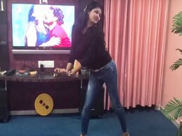 Video: भोजपुरी गाने पर इस एक्ट्रेस ने ड्राइंग रूम में किया धांसू डांस, बेसुध होकर नाचती रही और फिर... Video: भोजपुरी गाने पर इस एक्ट्रेस ने ड्राइंग रूम में किया धांसू डांस, बेसुध होकर नाचती रही और फिर...