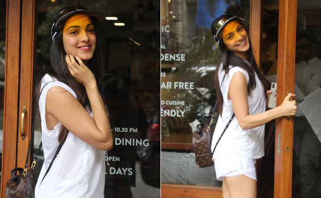 Kiara Advani Is Braving The Monsoon Season With All The Right Accessories