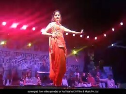 सपना चौधरी के ठुमकों ने भोजपुरी सुपरस्टार खेसारी लाल यादव के उड़ाए होश, Video हुआ वायरल सपना चौधरी के ठुमकों ने भोजपुरी सुपरस्टार खेसारी लाल यादव के उड़ाए होश, Video हुआ वायरल