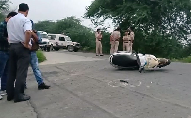 दिल्‍ली: जब पुलिसवालों ने स्‍कूटी सवार बदमाशों को रोका तो उन्‍होंने कर दी फायरिंग और फिर...