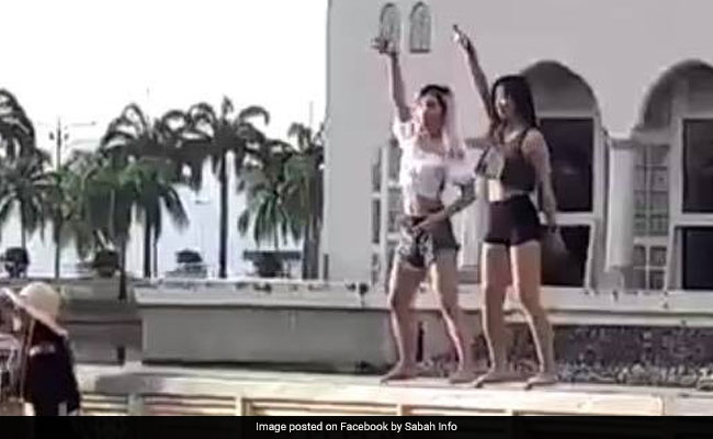 Malaysia Mosque Bans Tourists After Women Visitors' Viral Dance Video