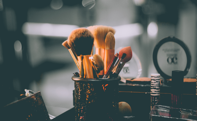 3 Reasons You Should Never Sleep With Your Makeup On