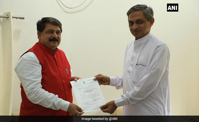 Senior Gujarat Congress Leader Kunwarji Bavaliya Resigns, Joins BJP