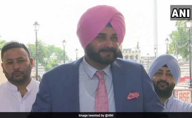 VIDEO: इमरान के शपथ समारोह में शामिल होने पाकिस्तान पहुंचे सिद्धू, जानिये वहां जाकर क्या कहा...