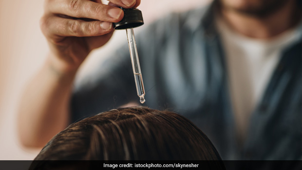 बालों की ऑयल मसाज क्यों है ज़रूरी, न्यूट्रिशनिस्ट रुजुता दिवेकर ने बताया क्या है चंपी का सही तरीका