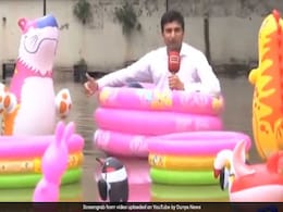 Lahore Reporter Sits In Pool On Flooded Road To Cover News Of Rainfall Lahore Reporter Sits In Pool On Flooded Road To Cover News Of Rainfall