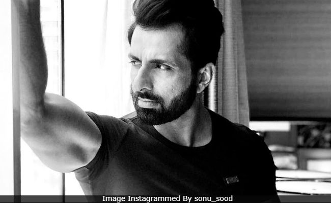 Kangana Ranaut's <i>Manikarnika</i> Co-Star Sonu Sood Opts Out Of Film. Because, A Beard