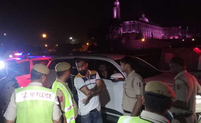 देश की राजधानी दिल्ली की सड़क पर रईसजादों ने शराब पीकर काटा बवाल, गिरफ्तार