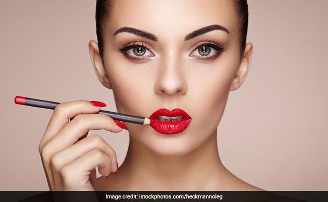 How To Perfectly Apply Lip Liner: Tips And Tricks To Remember