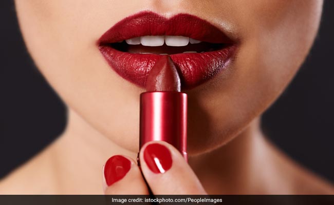 How To Stop Your Lipstick From Bleeding In 4 Ways
