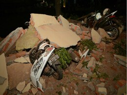 इंडोनेशिया में भूकंप से 98 लोगों की मौत के बाद पर्यटन स्थल खाली कराए गए इंडोनेशिया में भूकंप से 98 लोगों की मौत के बाद पर्यटन स्थल खाली कराए गए