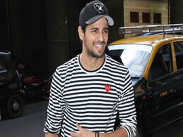 सिद्धार्थ मल्होत्रा ने इस एक्टर को सिखाई स्विमिंग, एक दिलचस्प घटना का भी किया जिक्र सिद्धार्थ मल्होत्रा ने इस एक्टर को सिखाई स्विमिंग, एक दिलचस्प घटना का भी किया जिक्र