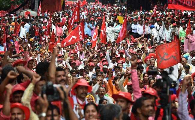 Demanding Loan Waiver And Minimum Wage, Farmers March In Delhi