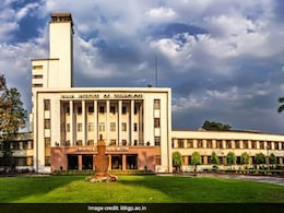 IIT से पहले कैदियों के लिए जेल थी ये बिल्डिंग, जानिए कैसे बन गया इंजीनियरिंग का बड़ा हब IIT से पहले कैदियों के लिए जेल थी ये बिल्डिंग, जानिए कैसे बन गया इंजीनियरिंग का बड़ा हब