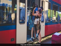 3 Ways To Keep A Long-Distance Friendship Strong 3 Ways To Keep A Long-Distance Friendship Strong