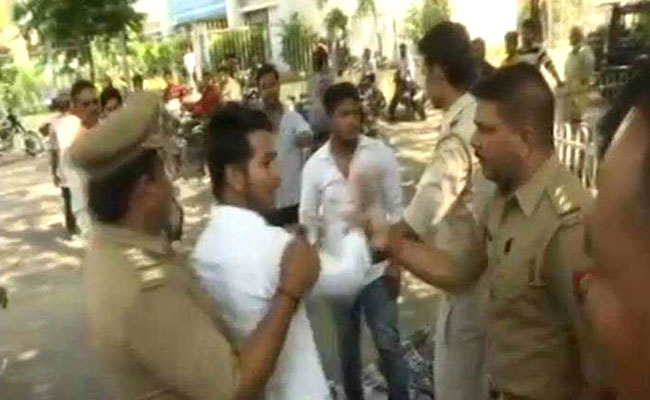 Lucknow University Teachers Allegedly Attacked By Students Over Admission