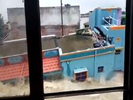 बाढ़ के कारण गिर गई 2 मंजिला इमारत, वायरल हुआ ये VIDEO बाढ़ के कारण गिर गई 2 मंजिला इमारत, वायरल हुआ ये VIDEO
