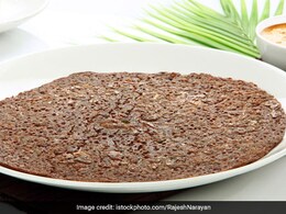 नवरात्रि के व्रत में बनाएं कुट्टू आटे का डोसा, यहां देखें रेसिपी नवरात्रि के व्रत में बनाएं कुट्टू आटे का डोसा, यहां देखें रेसिपी