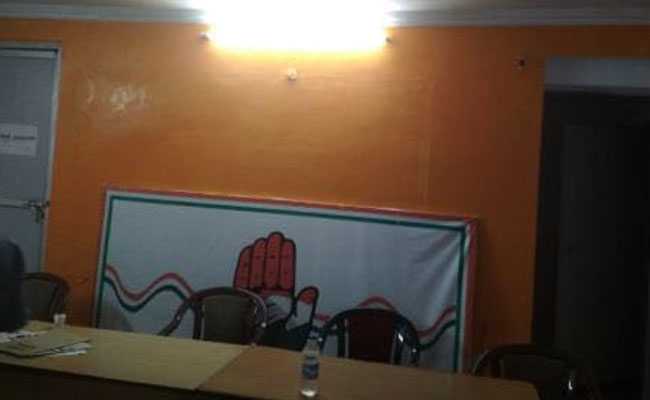 यूपी कांग्रेस पर चढ़ा भगवा रंग प्रदेश अध्यक्ष के त्योरियां चढ़ाने पर उतरा