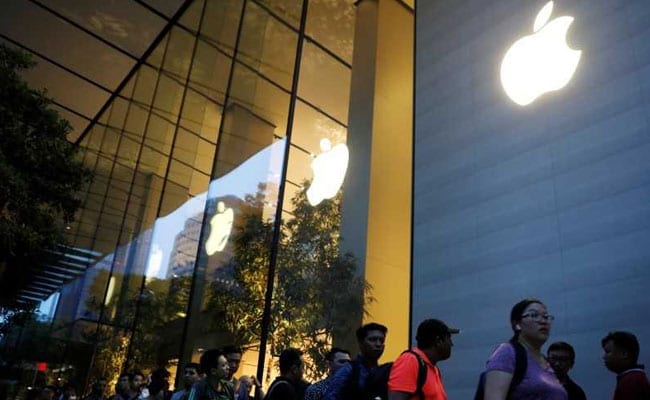 Apple boosted by selling more expensive iPhones