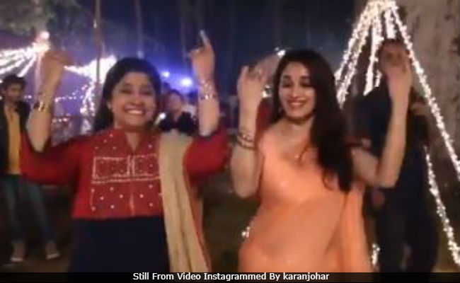Trending: Madhuri Dixit And Renuka Shahane Recreate <i>Lo Chali Main</i>. Watch Video