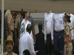 Caught On Camera: At Kumaraswamy Oath, Why Mamata Banerjee Was Unhappy Caught On Camera: At Kumaraswamy Oath, Why Mamata Banerjee Was Unhappy