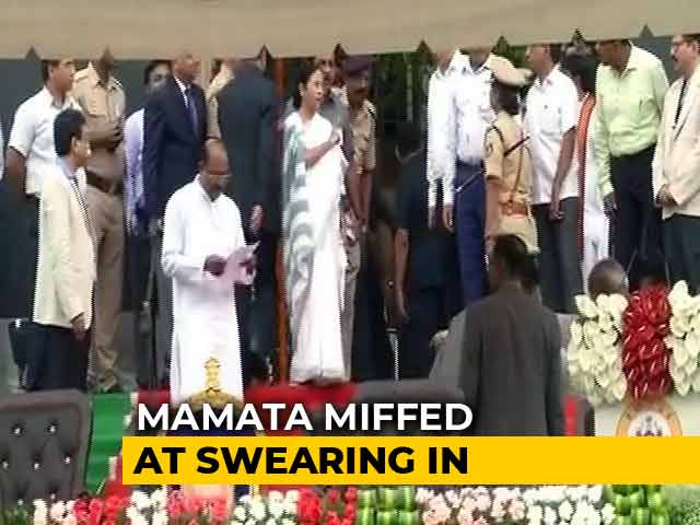 Caught On Camera: At Kumaraswamy Oath, Why Mamata Banerjee Was Unhappy