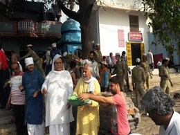 यहां झील का कचरा सिर पर उठा रहे हैं सेंट्रल यूनिवर्सिटी के वाइस चांसलर भी.. यहां झील का कचरा सिर पर उठा रहे हैं सेंट्रल यूनिवर्सिटी के वाइस चांसलर भी..