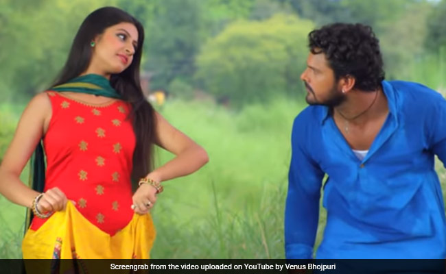 खेसारी लाल यादव बोले 'मौसम सुहाना हो गईल', मोरनी की तरह नाचने लगी ये हसीना... देखें वीडियो