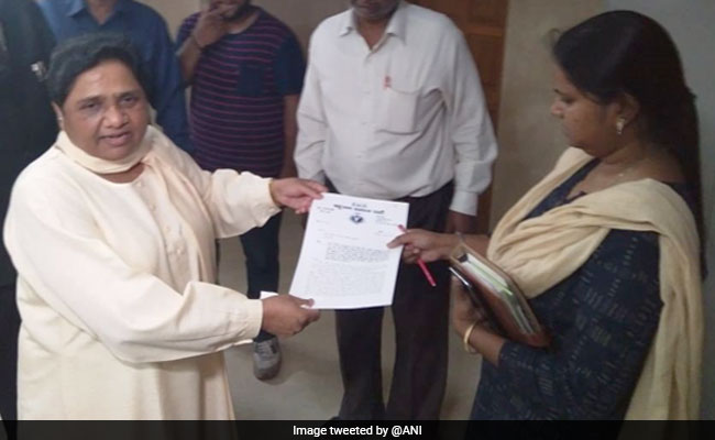 मुलायम और अखिलेश यादव के बाद BSP प्रमुख मायावती ने भी खाली किया सरकारी बंगला