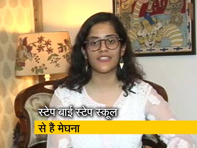 एक नंबर कटने पर NDTV से यह बोलीं CBSE टॉपर मेघना श्रीवास्तव एक नंबर कटने पर NDTV से यह बोलीं CBSE टॉपर मेघना श्रीवास्तव