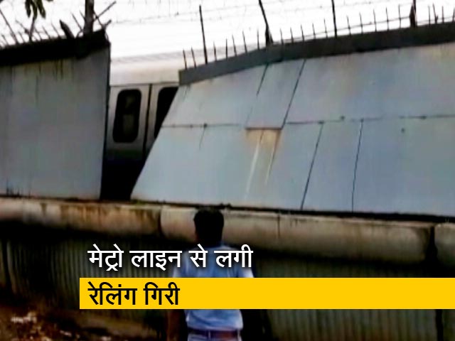 बड़ी खबर: लाजपत नगर के पास रेलिंग गिरी, वायलेट लाइन पर असर