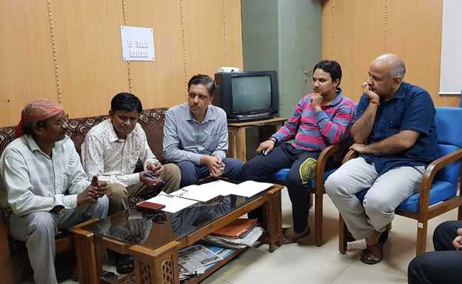 Exclusive : डिप्टी सीएम मनीष सिसोदिया ने माना भुखमरी से मौत के लिए हमारी सरकार जिम्मेदार