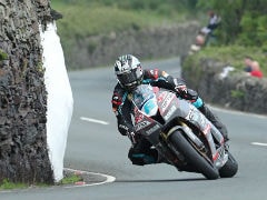 2018 Isle of Man TT: Michael Dunlop Wins Supersport Title
