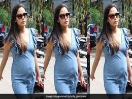 दोस्तों के साथ शाहिद कपूर की पत्नी ने एन्जॉय की पार्टी, डेनिम ड्रेस में नजर आया Baby Bump दोस्तों के साथ शाहिद कपूर की पत्नी ने एन्जॉय की पार्टी, डेनिम ड्रेस में नजर आया Baby Bump