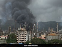 BPCL: मुंबई के चेंबूर में विस्फोट के बाद भारत पेट्रोलियम की रिफाइनरी में भीषण आग BPCL: मुंबई के चेंबूर में विस्फोट के बाद भारत पेट्रोलियम की रिफाइनरी में भीषण आग