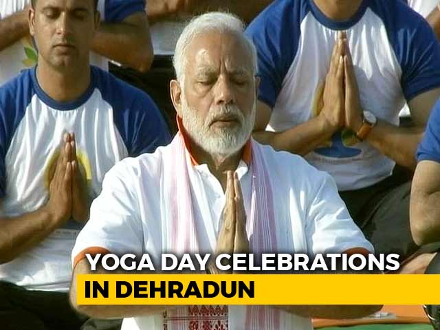 PM Modi Performs Yoga <i>Asanas</i> In Dehradun, Thousands Join Him