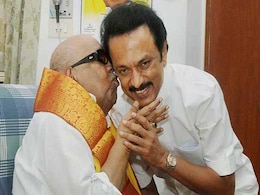 करुणानिधि की मौत के बाद डीएमके में छिड़ी वर्चस्व की लड़ाई, आज होने वाली मीटिंग पर सबकी निगाहें करुणानिधि की मौत के बाद डीएमके में छिड़ी वर्चस्व की लड़ाई, आज होने वाली मीटिंग पर सबकी निगाहें