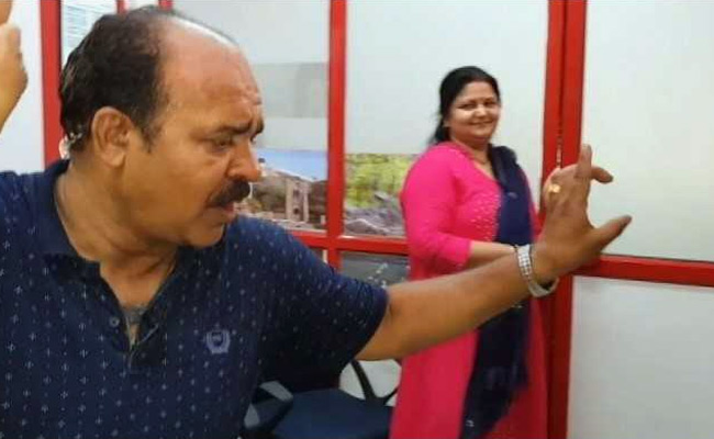 Meet Madhya Pradesh Professor Who's A Hit For Govinda-Style Dance Moves
