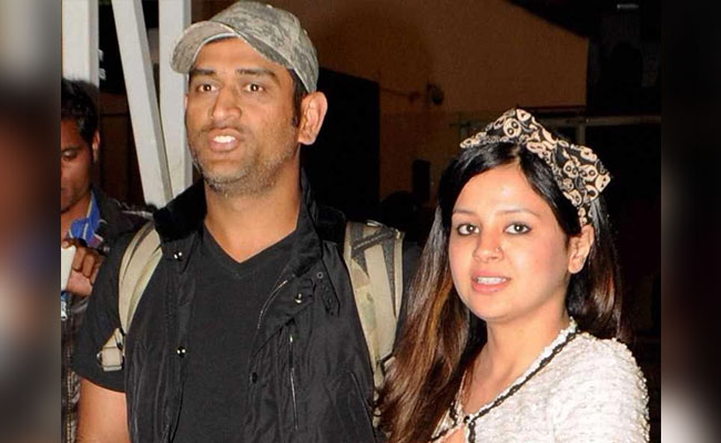 IPL 2020 से बाहर हुई CSK तो धोनी की पत्नी ने लिखा दिल छू लेने वाला मैसेज, बोलीं- 'सच्चे योद्धा लड़ने के लिए पैदा होते हैं...'