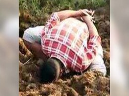 Viral Video: गैंडे के गोबर में इस एक्टर को डालना पड़ा मुंह, जाने क्या थी इसकी मजबूरी... Viral Video: गैंडे के गोबर में इस एक्टर को डालना पड़ा मुंह, जाने क्या थी इसकी मजबूरी...