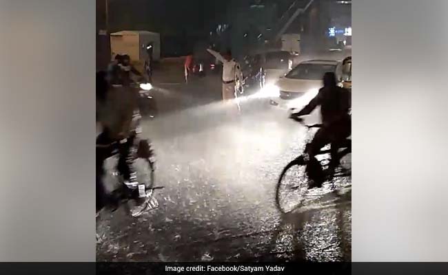 Social Media Salutes Mumbai Cop Who Stood In The Rain To Manage Traffic