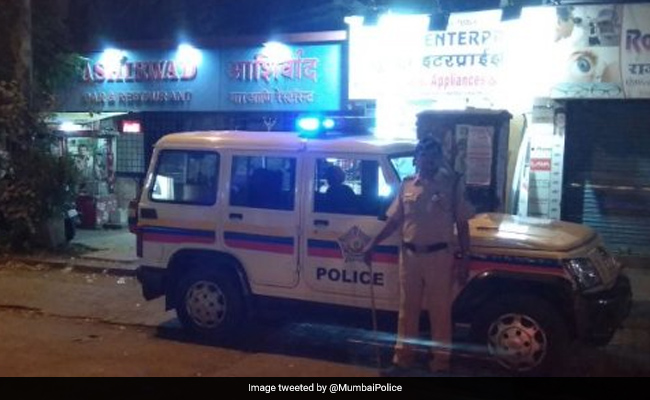 मुंबई : पुलिस भर्ती परीक्षा में नकल करते चार मुन्ना भाई गिरफ्तार मुंबई : पुलिस भर्ती परीक्षा में नकल करते चार मुन्ना भाई गिरफ्तार