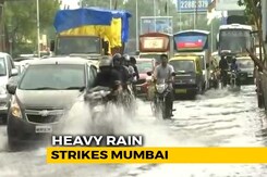 Monsoon Hits Mumbai, Heavy Rain Disrupts Flights, Trains Monsoon Hits Mumbai, Heavy Rain Disrupts Flights, Trains