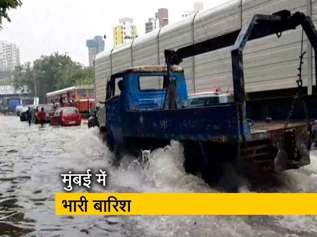लगातार बारिश से मुंबई पानी-पानी