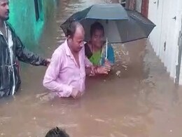 मुंबई में आफत की बारिश से लोगों का जीना मुश्किल, अगले 5 दिनों के लिए अलर्ट जारी मुंबई में आफत की बारिश से लोगों का जीना मुश्किल, अगले 5 दिनों के लिए अलर्ट जारी