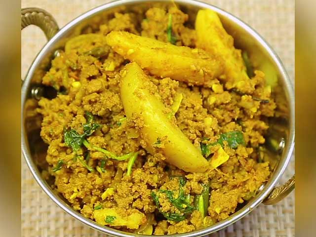 How To Make Aloo Keema At Home