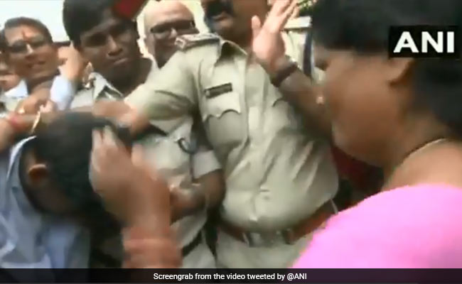 Cops Parade Bhopal Hostage Crisis Accused, Women Hit Him With Slippers