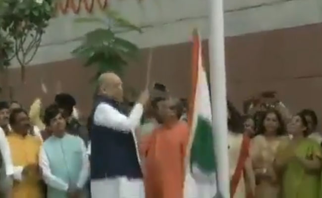 Congress Mocks Amit Shah Over Flag Incident, Tweets Video